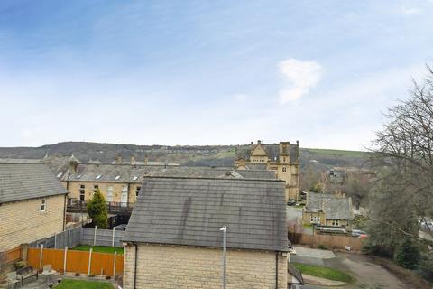 3 bedroom apartment for sale, Bishopdale Court, West Yorkshire HX1