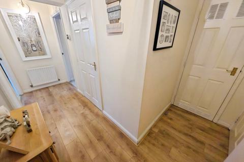 3 bedroom apartment for sale, Bishopdale Court, West Yorkshire HX1