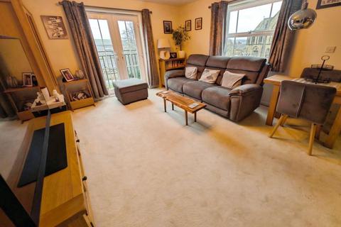 3 bedroom apartment for sale - Bishopdale Court, West Yorkshire HX1