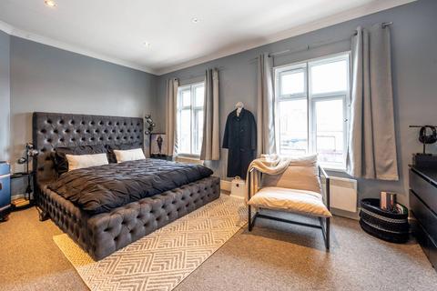 undefined, The Broadway, Highams Park, London, E4