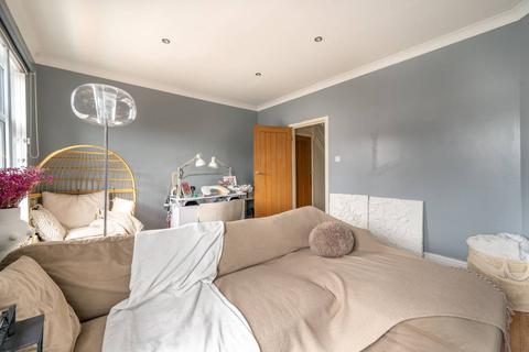 2 bedroom flat for sale, The Broadway, Highams Park, London, E4
