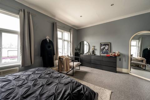 2 bedroom maisonette for sale, The Broadway, Highams Park, London, E4