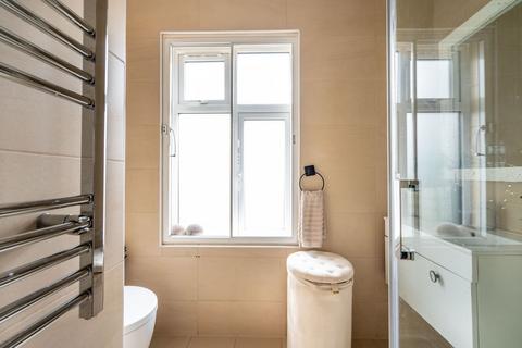 2 bedroom maisonette for sale, The Broadway, Highams Park, London, E4