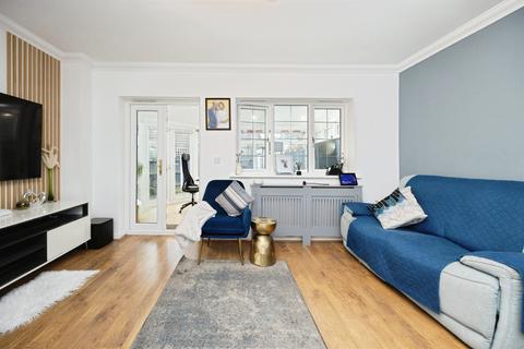 3 bedroom end of terrace house for sale, Richborough Way, Kingsnorth, Ashford