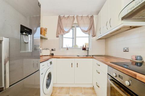 2 bedroom flat for sale, Lime Close, HARROW