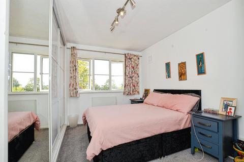 2 bedroom flat for sale, Lime Close, HARROW