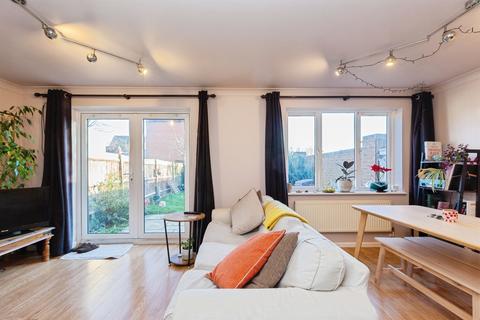 3 bedroom end of terrace house for sale, Millers Way, Aylesbury