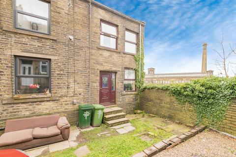 4 bedroom end of terrace house for sale, Gothic Street, Queensbury, Bradford
