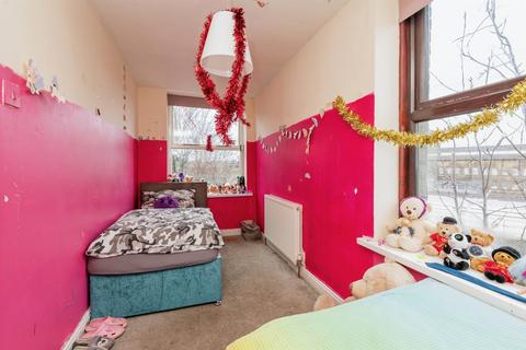 4 bedroom end of terrace house for sale, Gothic Street, Queensbury, Bradford