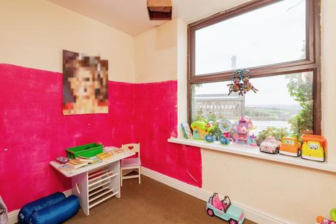 4 bedroom end of terrace house for sale, Gothic Street, Queensbury, Bradford