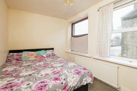 4 bedroom end of terrace house for sale, Gothic Street, Queensbury, Bradford