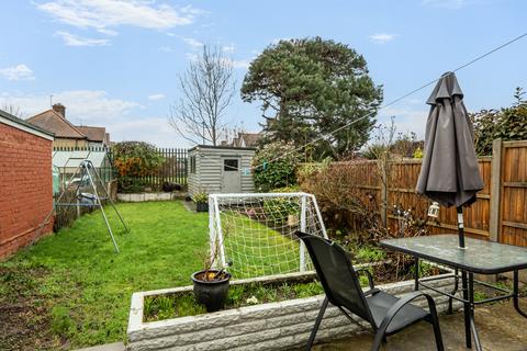 3 bedroom end of terrace house for sale, Carnarvon Avenue, Enfield