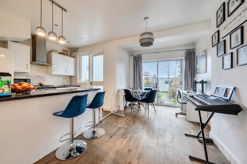 3 bedroom end of terrace house for sale, Carnarvon Avenue, Enfield