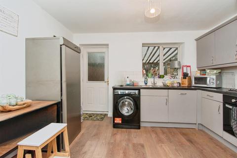 3 bedroom townhouse for sale, Malthouse Close, Castleford