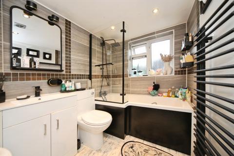 undefined, Dellcot Close, Luton