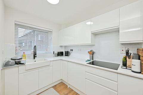 2 bedroom ground floor flat for sale, Buryholme, Broxbourne