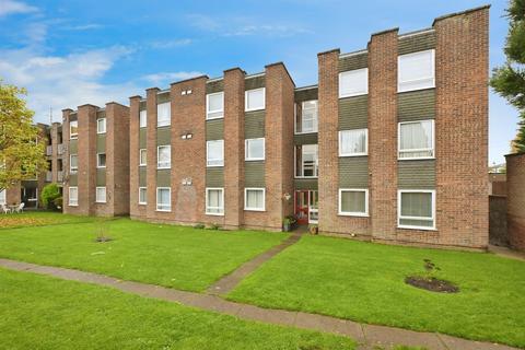 2 bedroom ground floor flat for sale, Buryholme, Broxbourne