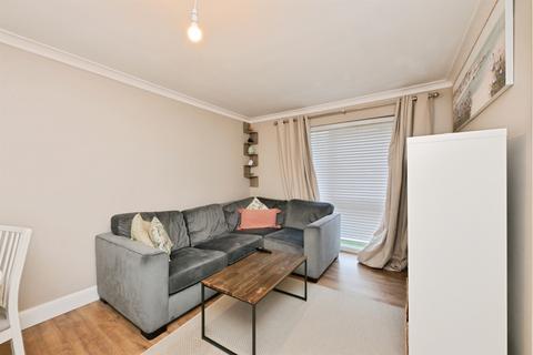 2 bedroom ground floor flat for sale, Buryholme, Broxbourne