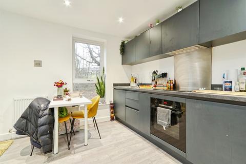 2 bedroom semi-detached house for sale, Copper Beech Court, Leeds