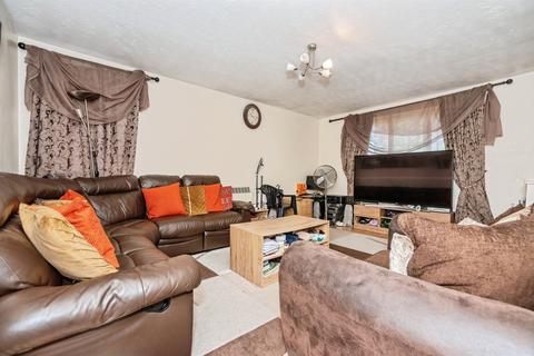 2 bedroom flat for sale, Conway Gardens, Grays