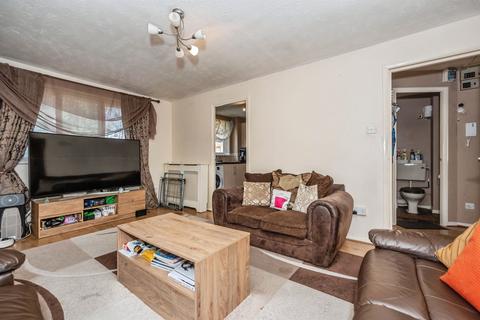 2 bedroom flat for sale, Conway Gardens, Grays