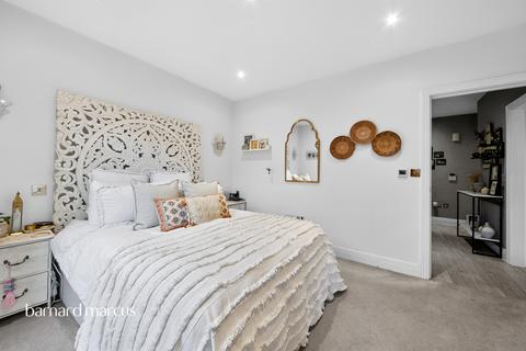 undefined, Friern Park, London