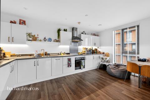 2 bedroom flat for sale, High Street, Sutton