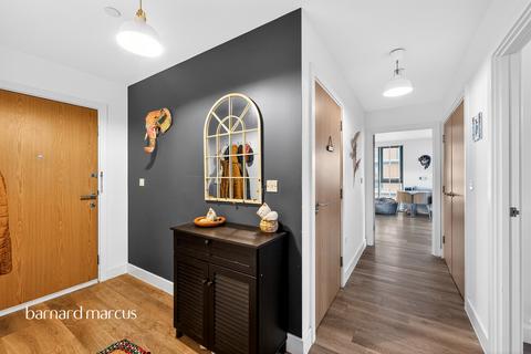 2 bedroom flat for sale, High Street, Sutton