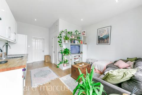 1 bedroom flat for sale, West Hill, London