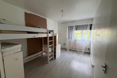2 bedroom flat for sale, Tildesley Road, London