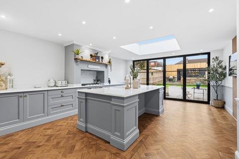 3 bedroom end of terrace house for sale, Henley Avenue, Cheam, SM3