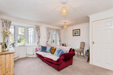 3 bedroom end of terrace house for sale, Ropeland Way, HORSHAM