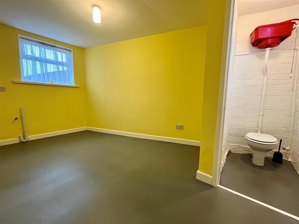 Outhouse WC.jpg
