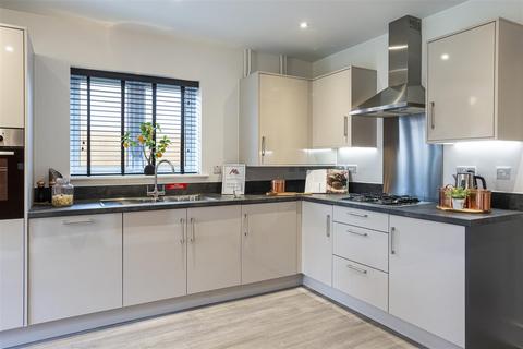4 bedroom detached house for sale, Buckenham Road, Attleborough