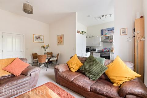 2 bedroom flat for sale, Sherwood Way, Epsom
