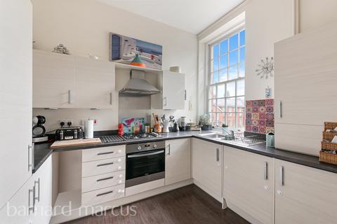 2 bedroom flat for sale, Sherwood Way, Epsom