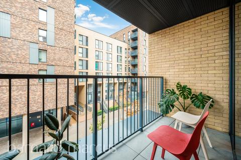 1 bedroom apartment for sale, Greyhound Parade, London