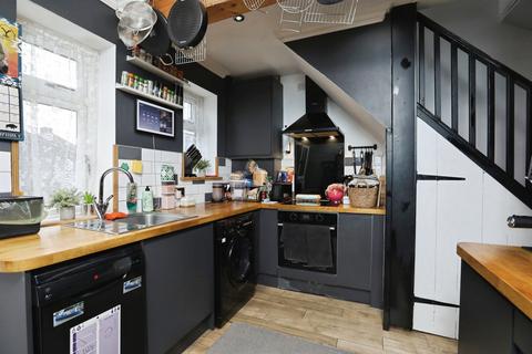 3 bedroom end of terrace house for sale, Middletune Avenue, Sittingbourne