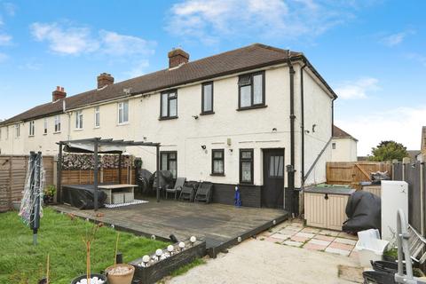 3 bedroom end of terrace house for sale, Middletune Avenue, Sittingbourne