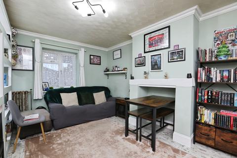 3 bedroom end of terrace house for sale, Middletune Avenue, Sittingbourne