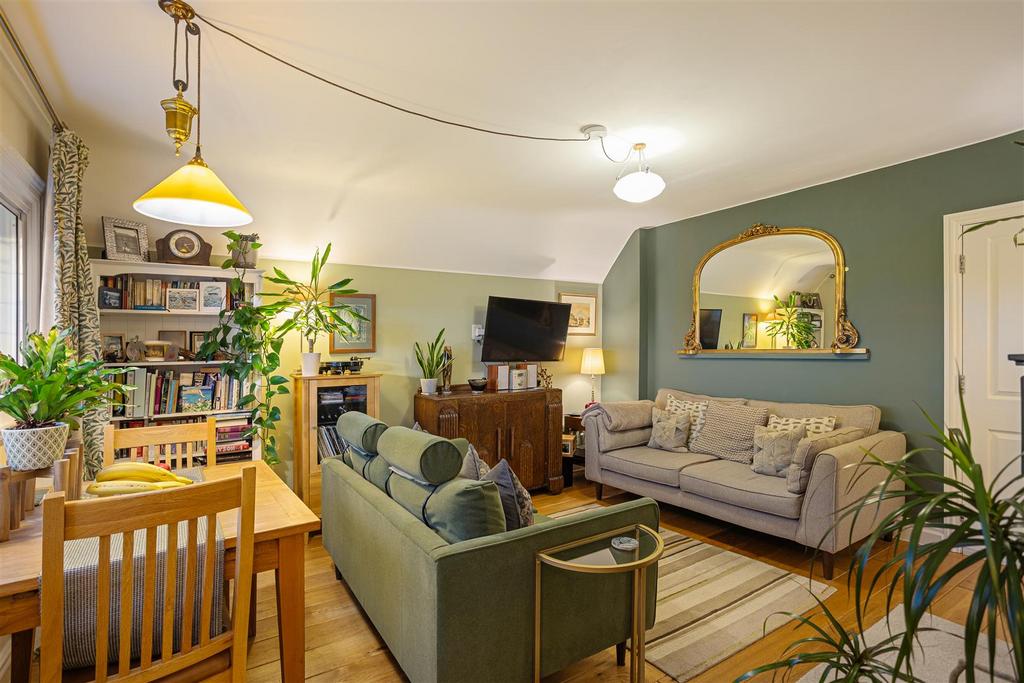 Apt 11 Aldersyde House 49.jpg