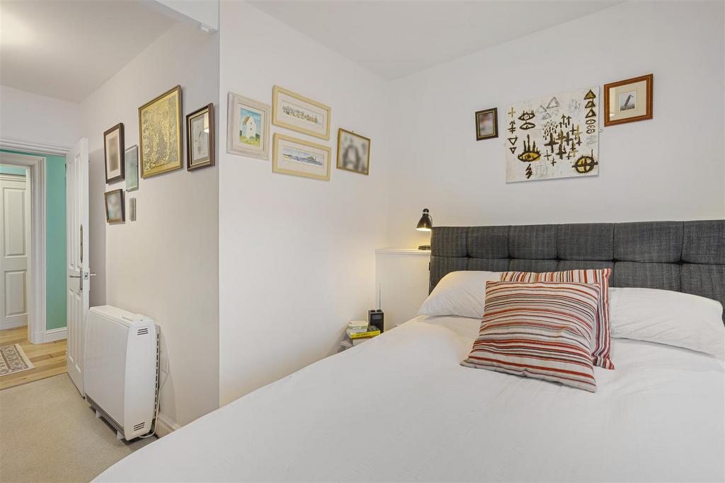 Apt 11 Aldersyde House 91.jpg