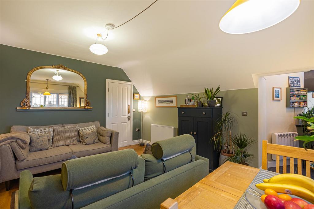 Apt 11 Aldersyde House 55.jpg