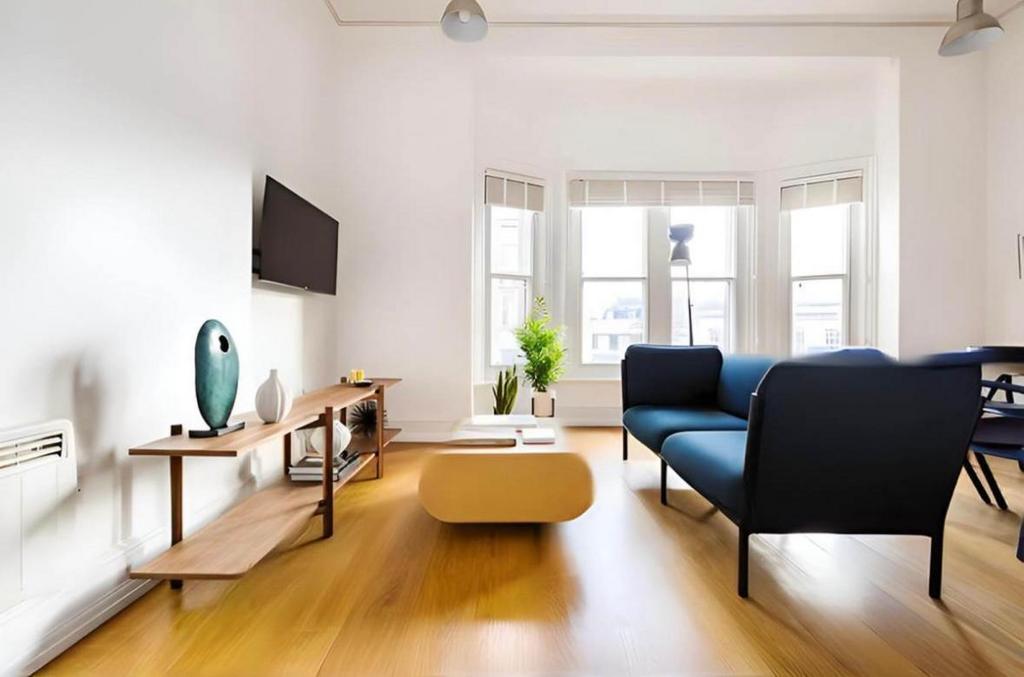 Lounge x2.jpg
