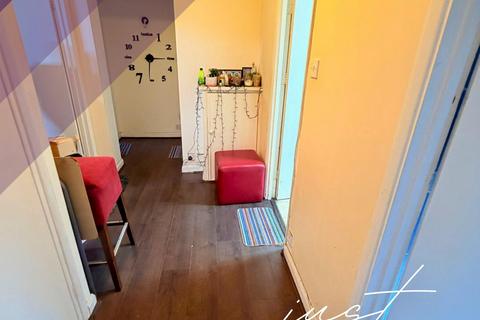 2 bedroom flat for sale, Harlington Hayes, UB3 5Dl