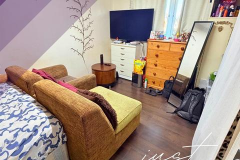 2 bedroom flat for sale, Harlington Hayes, UB3 5Dl