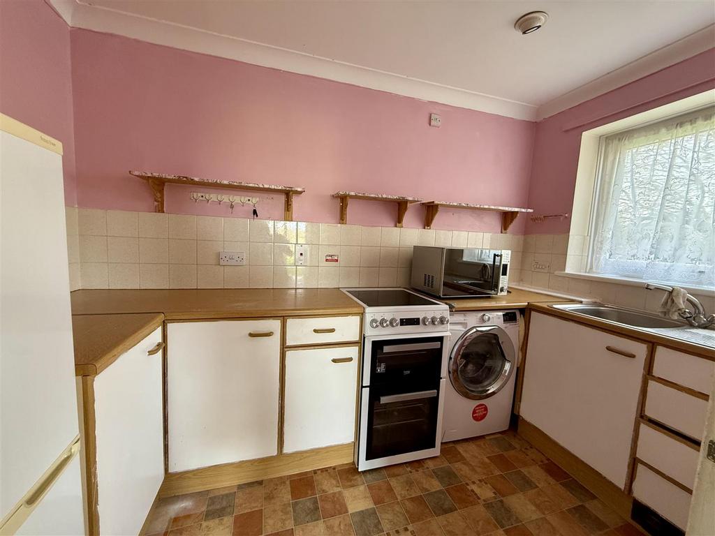 Kitchen: