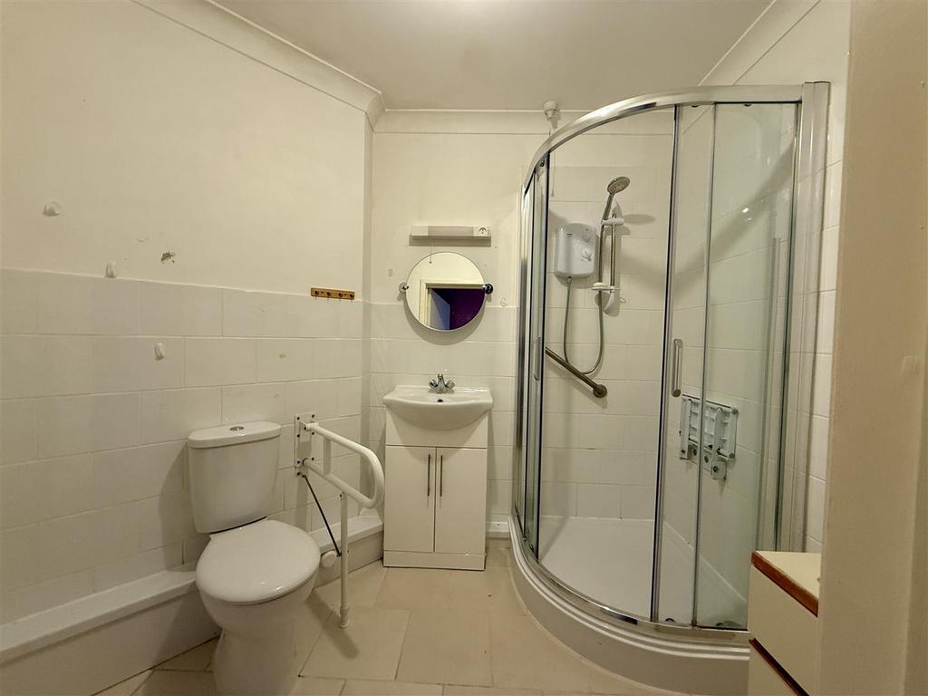 Shower Room: