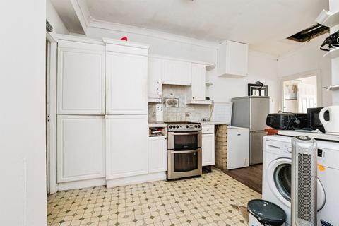 2 bedroom flat for sale, Cherry Tree Lane, Rainham