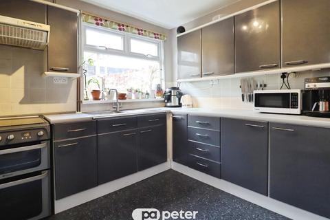 3 bedroom terraced house for sale, Dogfield Street, CARDIFF